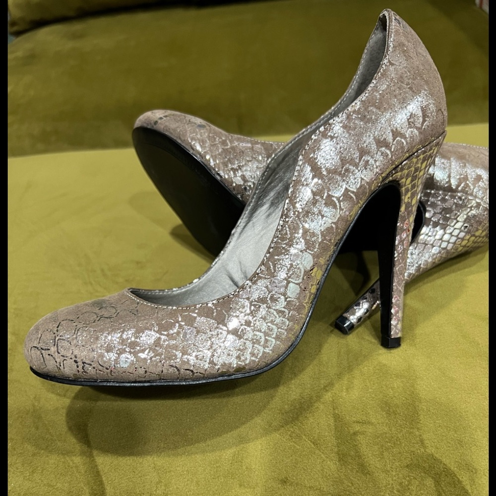KELSI DAGGER python print heels
